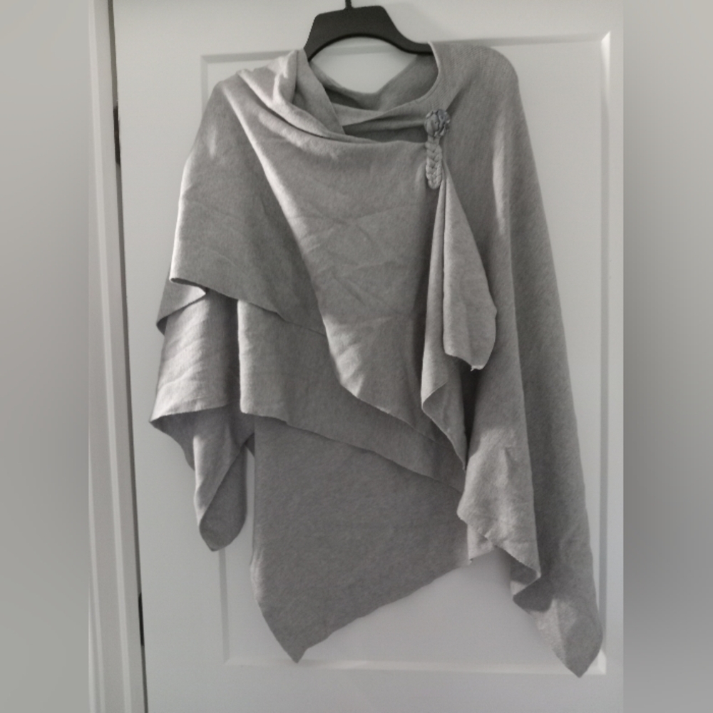 Gray Wrap Poncho With Button Large Knit Lightweight EUC One Size